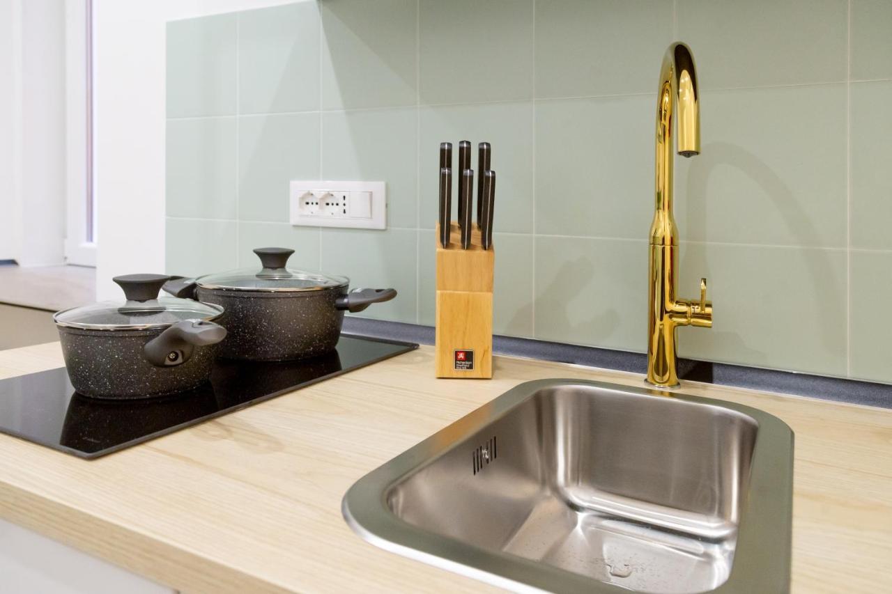 Lovely And Tiny Pied-A-Terre In The City Center Trieste Exteriör bild